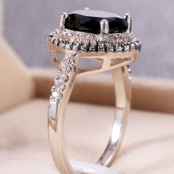 🖤 925 Sterling Silver Oval Cut Black Onyx & White Lab-Created Diamonds Ring - Picture 7 of 16